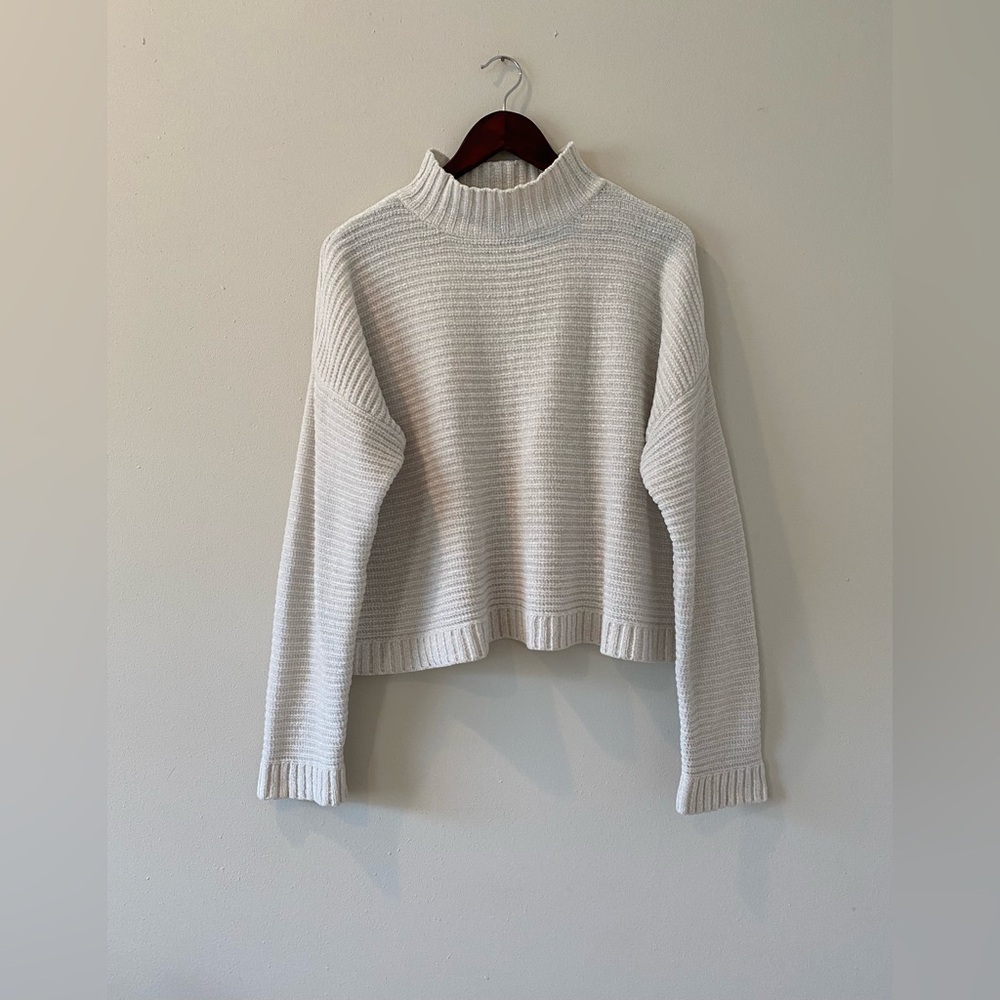 Forever 21 Knit Sweater Top Medium Chenille Soft Mock Neck Long Sleeve White